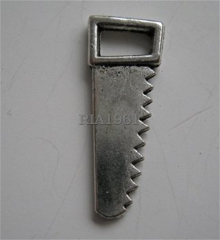 bedeltje/charm gereedschap:zaag - 24x8 mm - 1