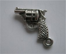 bedeltje/charm mannen : revolver -15x16 mm