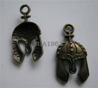 bedeltje/charm mannen :ridderhelm brons - 25x12 mm - 1