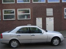 Alle onderdelen en plaatwerk MERCEDES C 180 Sloopauto inkoop Den haag