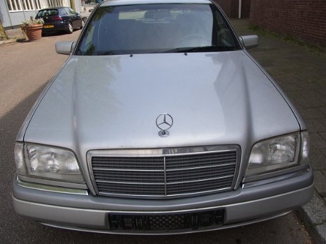 Alle onderdelen en plaatwerk MERCEDES C 180 Sloopauto inkoop Den haag - 3