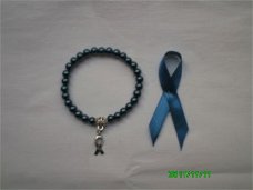 royal blauw parel armbandje met dark blue ribben + ME lintje