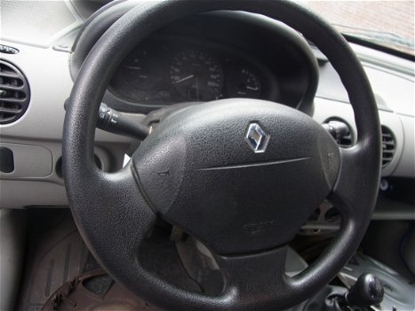 RENAULT KANGOO plaatwerk Sloopauto inkoop Den haag - 6