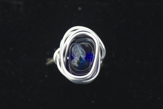 Handgemaakte ring met kobalt iris glasbead maat 18,5 NIEUW. - 1