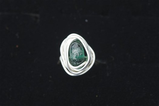 Handgemaakte ring groen luchtbubbels glasbead maat 16 NIEUW. - 1