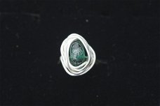 Handgemaakte ring groen luchtbubbels glasbead maat 16 NIEUW.