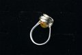 Handgemaakte ring mt ivoorkleurraku glasbead maat 16,5 NIEUW - 2 - Thumbnail