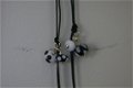 Ketting zwart leer met 22 beads/bloemen/blaadjes/ribbelkrale - 1 - Thumbnail