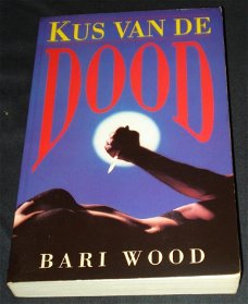 Bari Wood - Kus van de dood