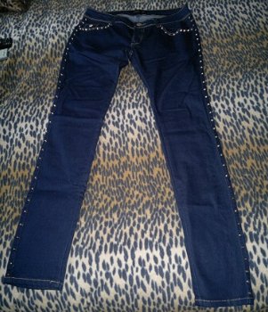 Gloednieuwe donkerblauwe jegging met studs, maat M/L - 1