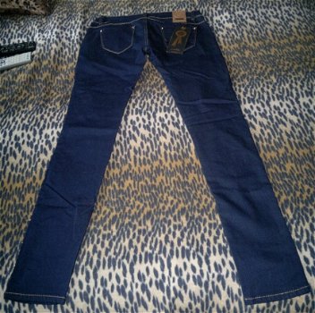 Gloednieuwe donkerblauwe jegging met studs, maat M/L - 2