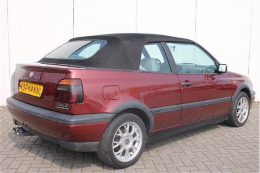 Volkswagen Golf - 1