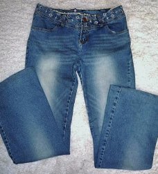 Nieuw-Styl/jeans met geborduurde centuur-29