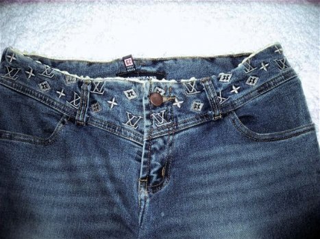 Nieuw-Styl/jeans met geborduurde centuur-29 - 2