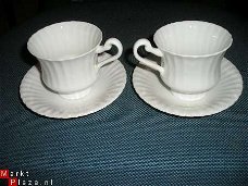 wit,prachtige kop en schotel van PARAGON BONE CHINA.-35a