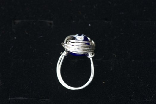 Handgemaakte ring kobalt met sis glasbead maat 17 NIEUW. - 2