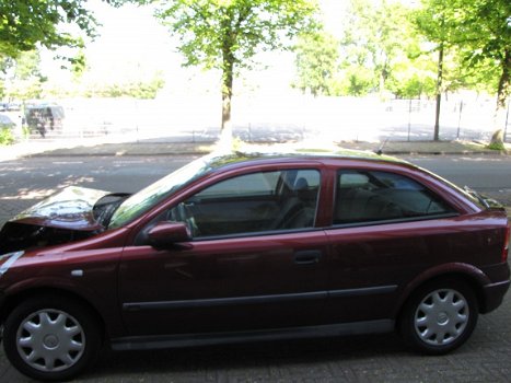 Opel Astra plaatwerk en Onderdelen Sloopauto inkoop Den haag - 4