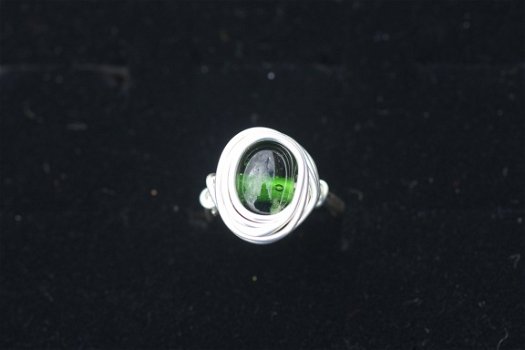 Handgemaakte ring emerald groen glasbead maat 16,5 NIEUW. - 1