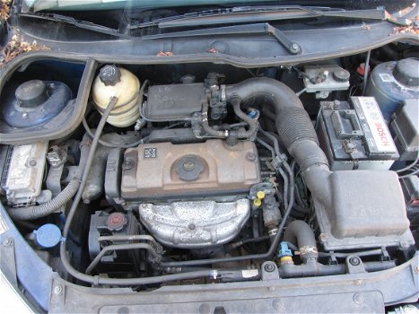Peugeot 206 Plaatwerk en Onderdelen sloopauto inkoop Den haag - 6