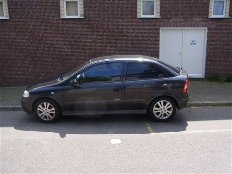 Opel Astra Zwart Plaatwerk en Onderdelen Sloopauto inkoop Den haag - 2