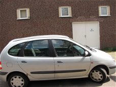 Renault scenic Onderdelen en Plaatwerk  Sloopauto inkoop Den haag