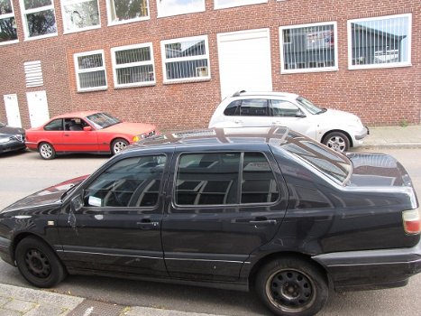 Volkswagen Vento Plaatwerk en Onderdelen Sloopauto inkoop Den haag - 1