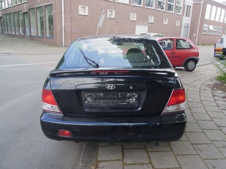 Hyundai Accent Plaatwerk en Onderdelen Sloopauto inkoop Den haag - 3