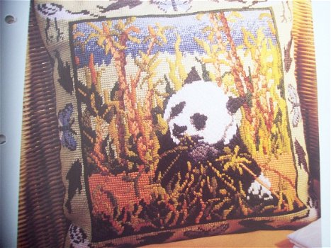 origineel borduurpatroon kussen met pandabeer - 1