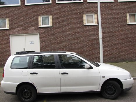 Seat Cordoba Onderdelen en Plaatwerk Sloopauto inkoop Den haag - 1