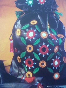 origineel borduurpatroon tas en sjaal met oosterse decoraties