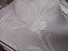 origineel borduurpatrooon dienbladkleedje met anjers