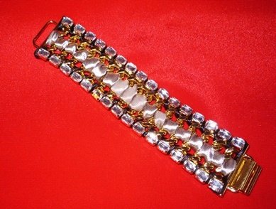 Nieuw- Luxe armband met cristal stenen en satijn - 1