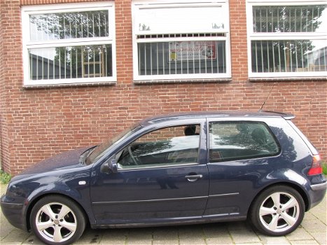 Volkswagen Golf 4 Plaatwerk Sloopauto inkoop Den haag - 1