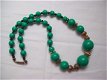 mooie vintage ketting groen met goud /messing kralen en veiligheids slotje - 1 - Thumbnail