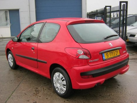 Peugeot 206 - 1.1 XR, STUURBEKRACHTIGING, ELEK-RAMEN, CENT-VERGRENDELING, RADIO-CD - 1