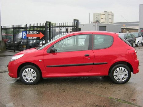 Peugeot 206 - 1.1 XR, STUURBEKRACHTIGING, ELEK-RAMEN, CENT-VERGRENDELING, RADIO-CD - 1