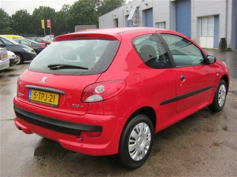 Peugeot 206 - 1.1 XR, STUURBEKRACHTIGING, ELEK-RAMEN, CENT-VERGRENDELING, RADIO-CD - 1