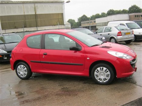 Peugeot 206 - 1.1 XR, STUURBEKRACHTIGING, ELEK-RAMEN, CENT-VERGRENDELING, RADIO-CD - 1