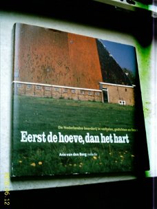 De Nederlandse boerderij in verhalen, gedichten en foto's.