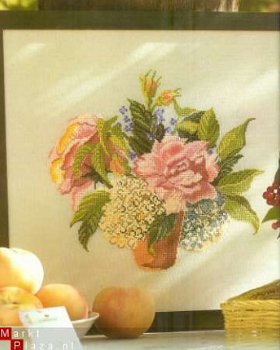 borduurpatroon 2838 schilderij vaas met bloemen (rozen). - 1