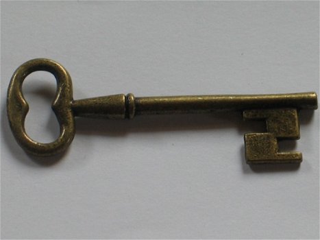 Bronze key 11 - 1