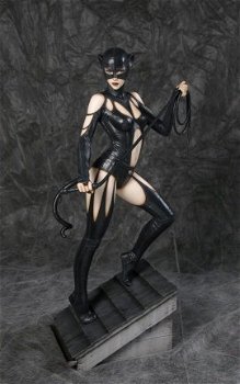 Catwoman statue, design Luis Royo (Yamato) - 1