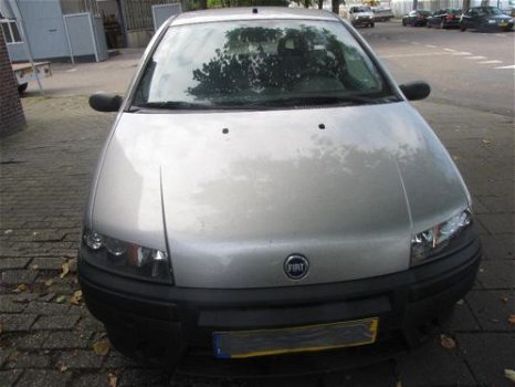 Fiat Punto Zilver Metallic bouwjaar 2000 Plaatwerk Sloopauto inkoop Den haag - 2