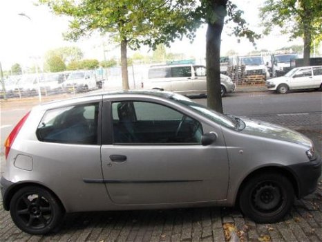 Fiat Punto Zilver Metallic bouwjaar 2000 Plaatwerk Sloopauto inkoop Den haag - 3