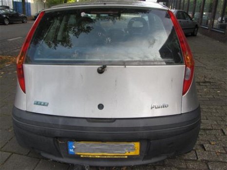 Fiat Punto Zilver Metallic bouwjaar 2000 Plaatwerk Sloopauto inkoop Den haag - 4