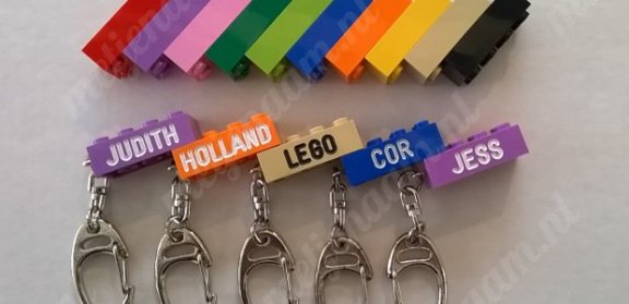 Een sleutelhanger Lego blokje (2x4 noppen) met je naam! - 1