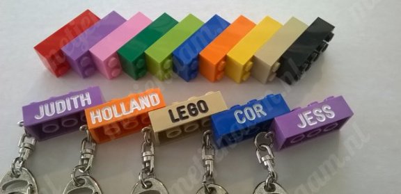 Een sleutelhanger Lego blokje (2x4 noppen) met je naam! - 2