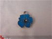 Geëmailleerde bedel - bloemetje met stampertjes (blauw) - 1 - Thumbnail