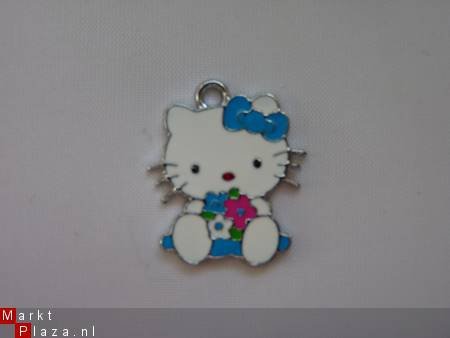 Geëmailleerde bedel - Hello Kitty met bloemetjes (blauw) - 1