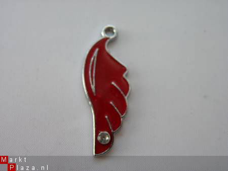 Geëmailleerde bedel - veer (rood/strass) - 1